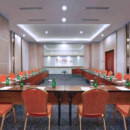 The Alana Yogyakarta Hotel And Convention Center Слеман Екстериор снимка