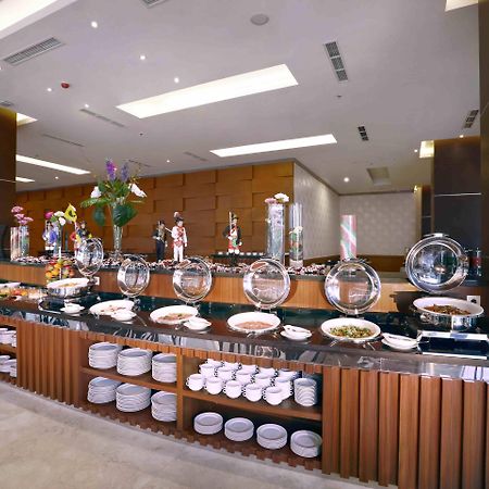 The Alana Yogyakarta Hotel And Convention Center Слеман Екстериор снимка