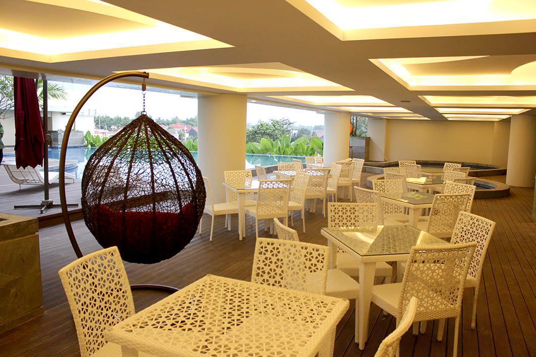 The Alana Yogyakarta Hotel And Convention Center Слеман Екстериор снимка