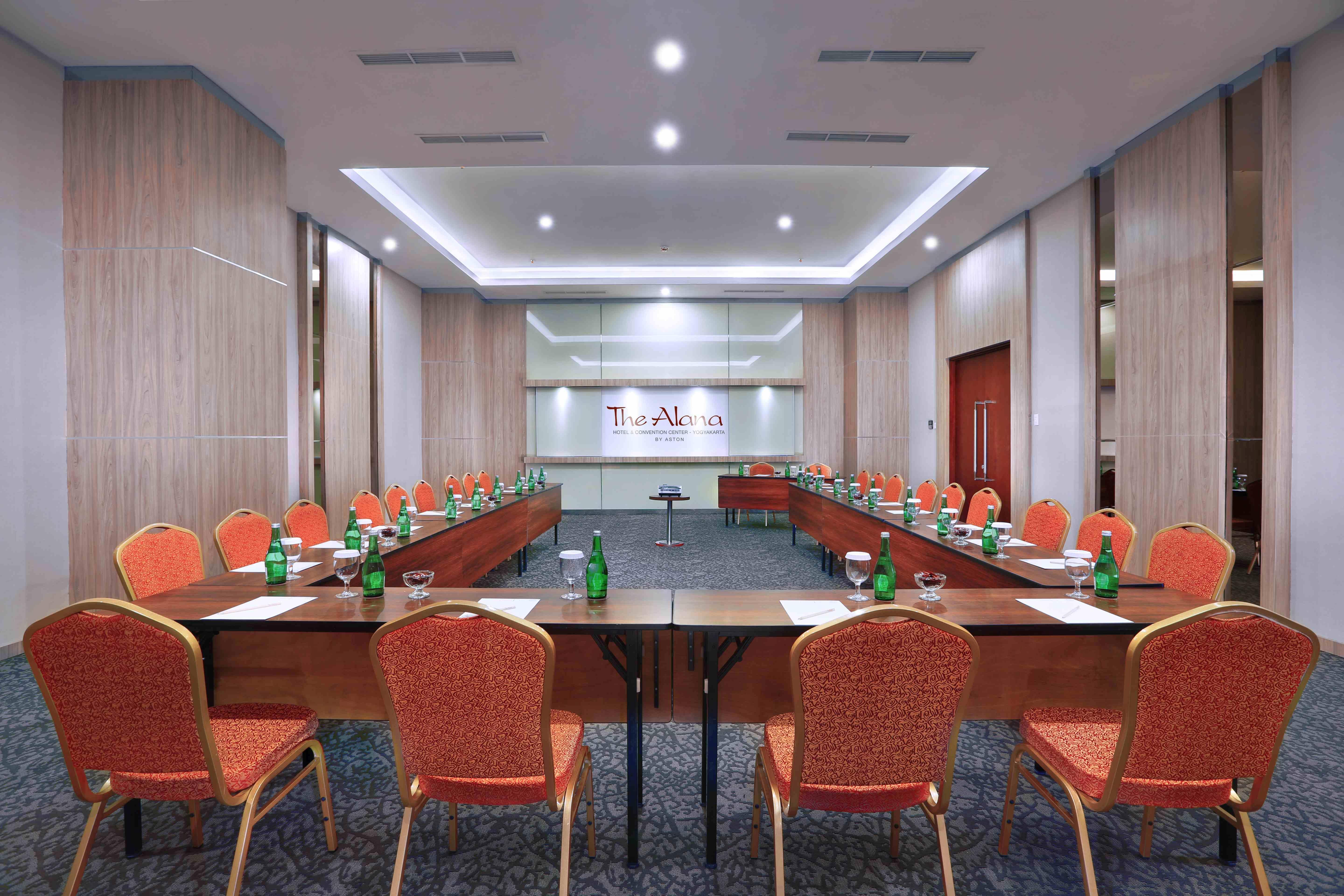 The Alana Yogyakarta Hotel And Convention Center Слеман Екстериор снимка