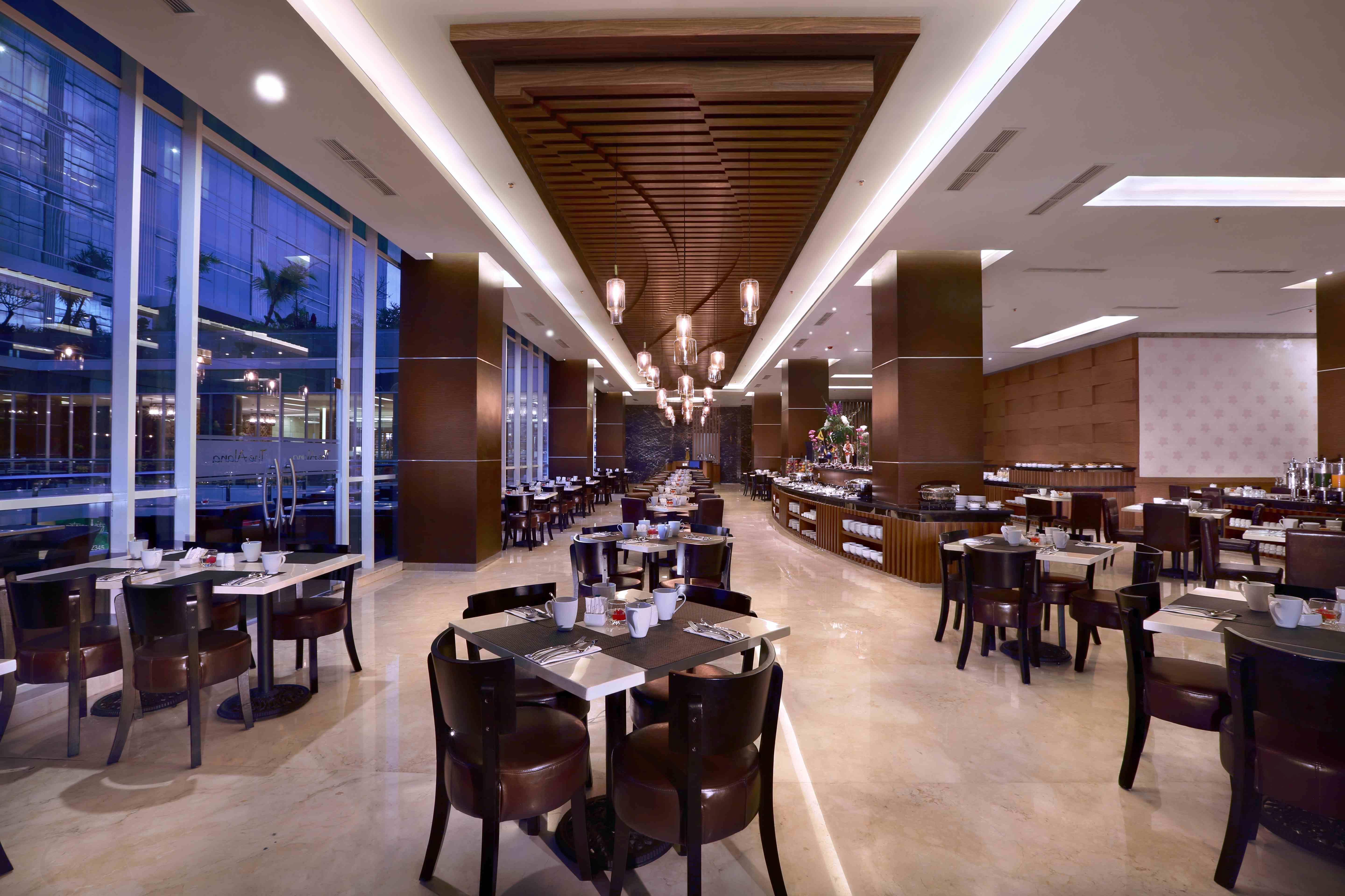 The Alana Yogyakarta Hotel And Convention Center Слеман Екстериор снимка