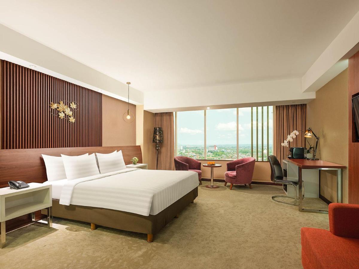 The Alana Yogyakarta Hotel And Convention Center Слеман Екстериор снимка