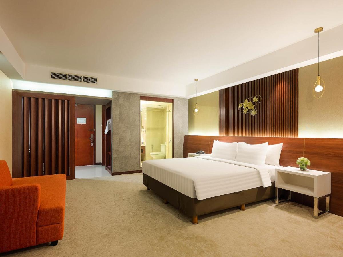 The Alana Yogyakarta Hotel And Convention Center Слеман Екстериор снимка
