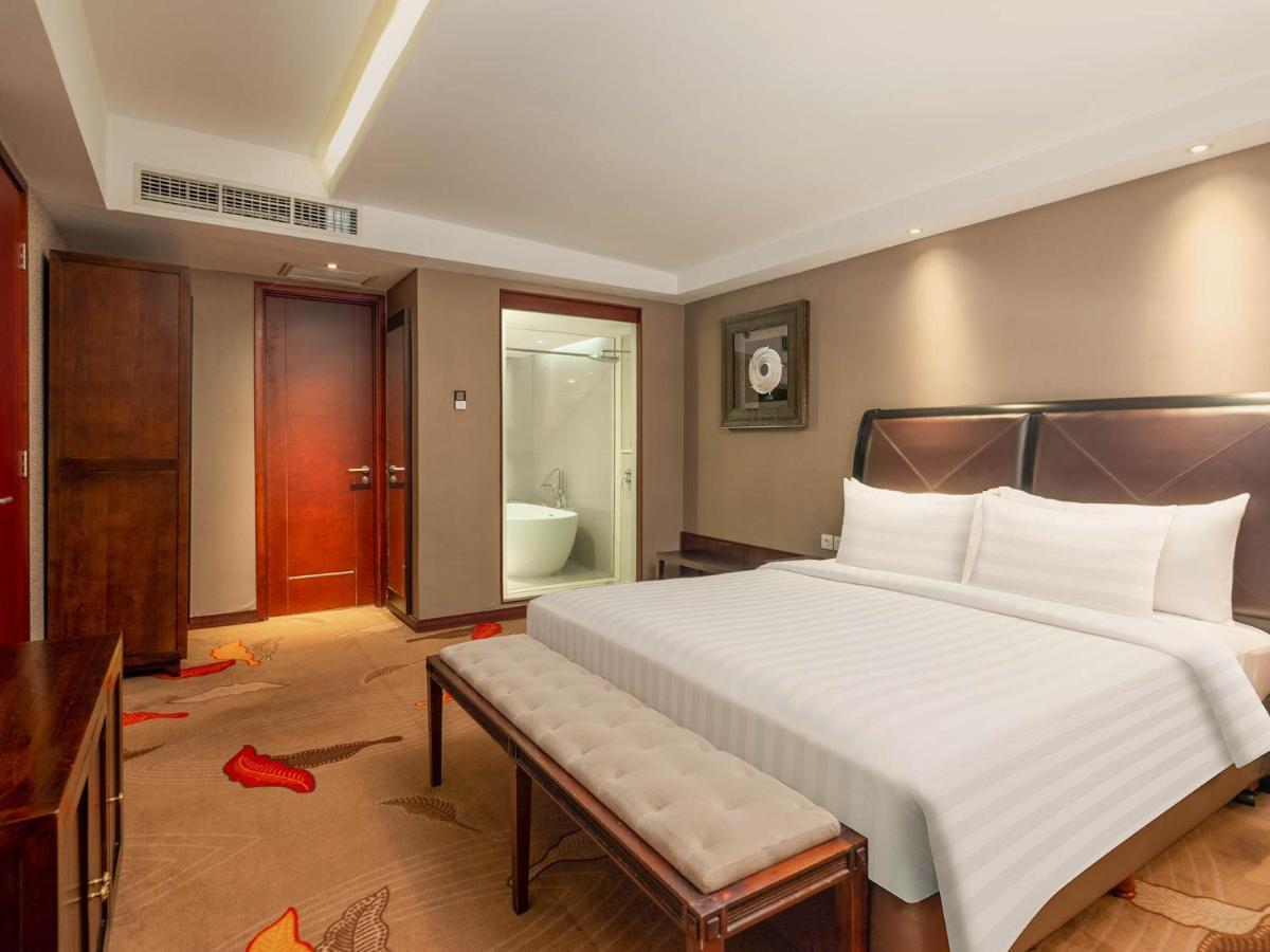 The Alana Yogyakarta Hotel And Convention Center Слеман Екстериор снимка