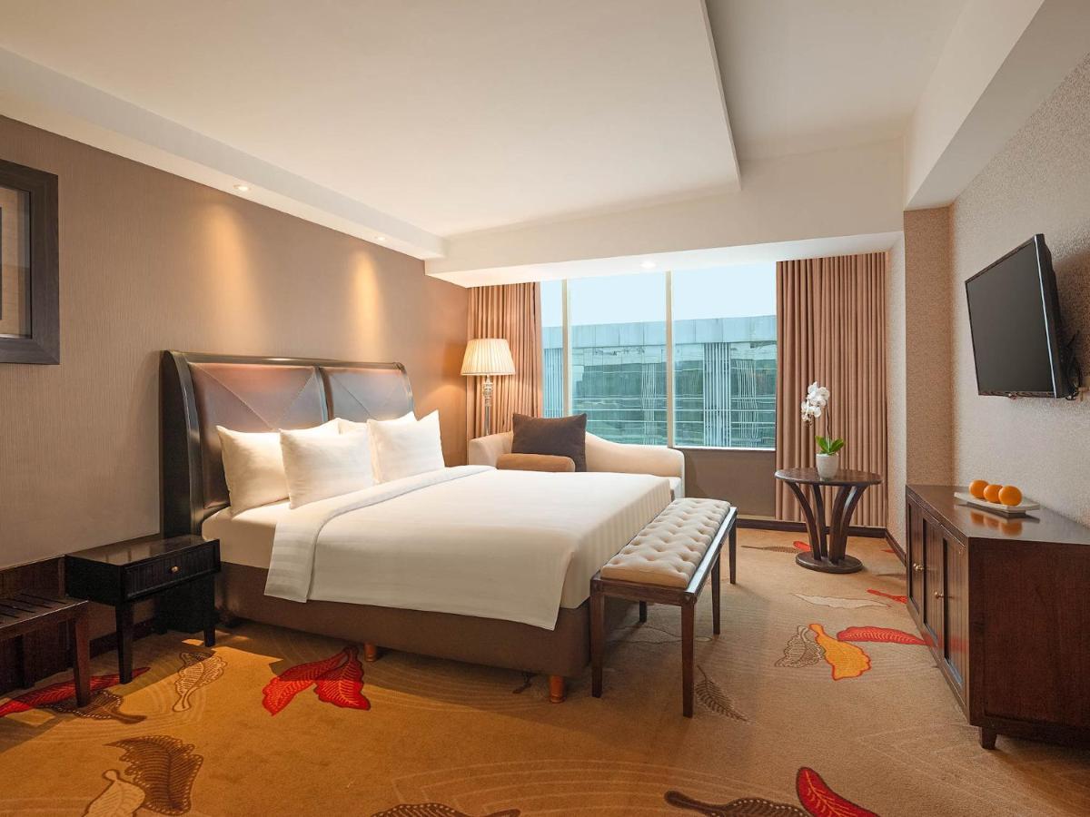 The Alana Yogyakarta Hotel And Convention Center Слеман Екстериор снимка