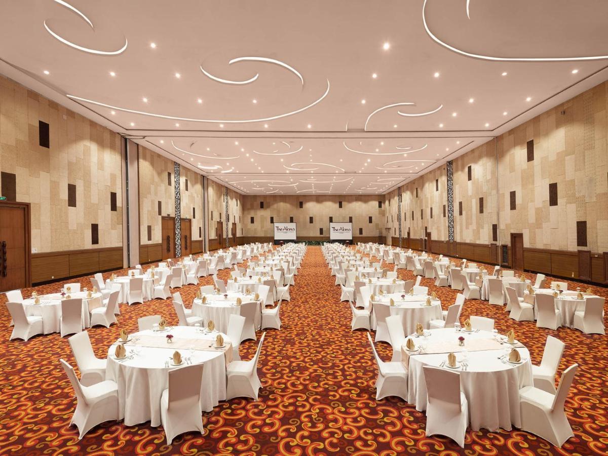 The Alana Yogyakarta Hotel And Convention Center Слеман Екстериор снимка