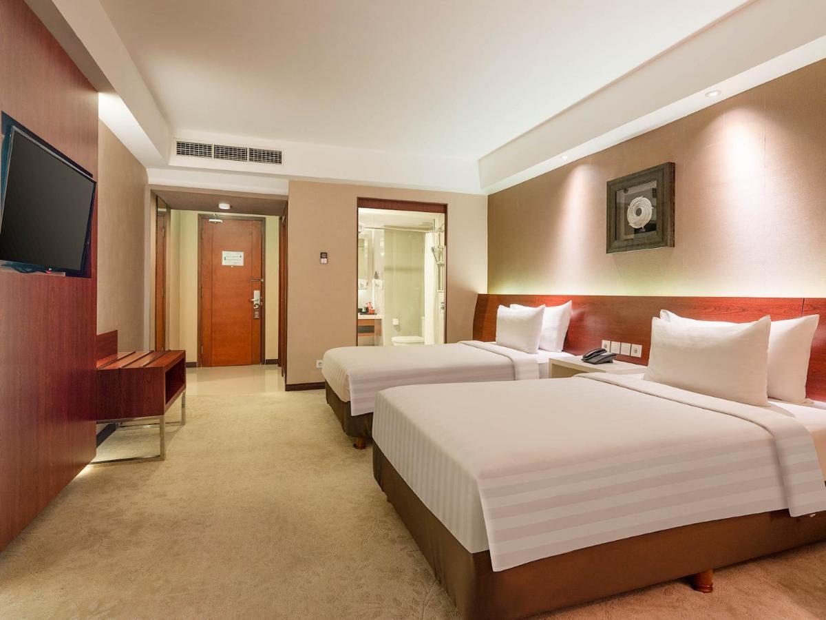 The Alana Yogyakarta Hotel And Convention Center Слеман Екстериор снимка