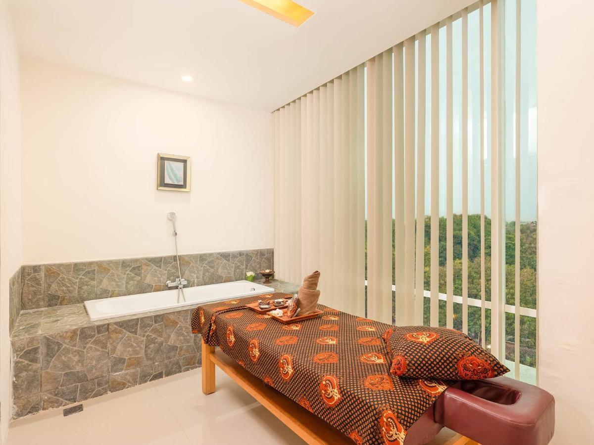 The Alana Yogyakarta Hotel And Convention Center Слеман Екстериор снимка