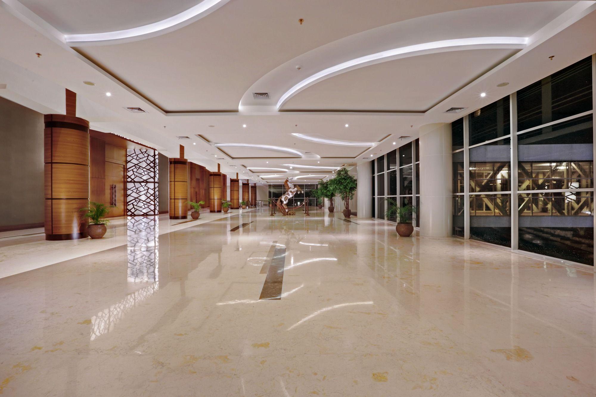 The Alana Yogyakarta Hotel And Convention Center Слеман Екстериор снимка
