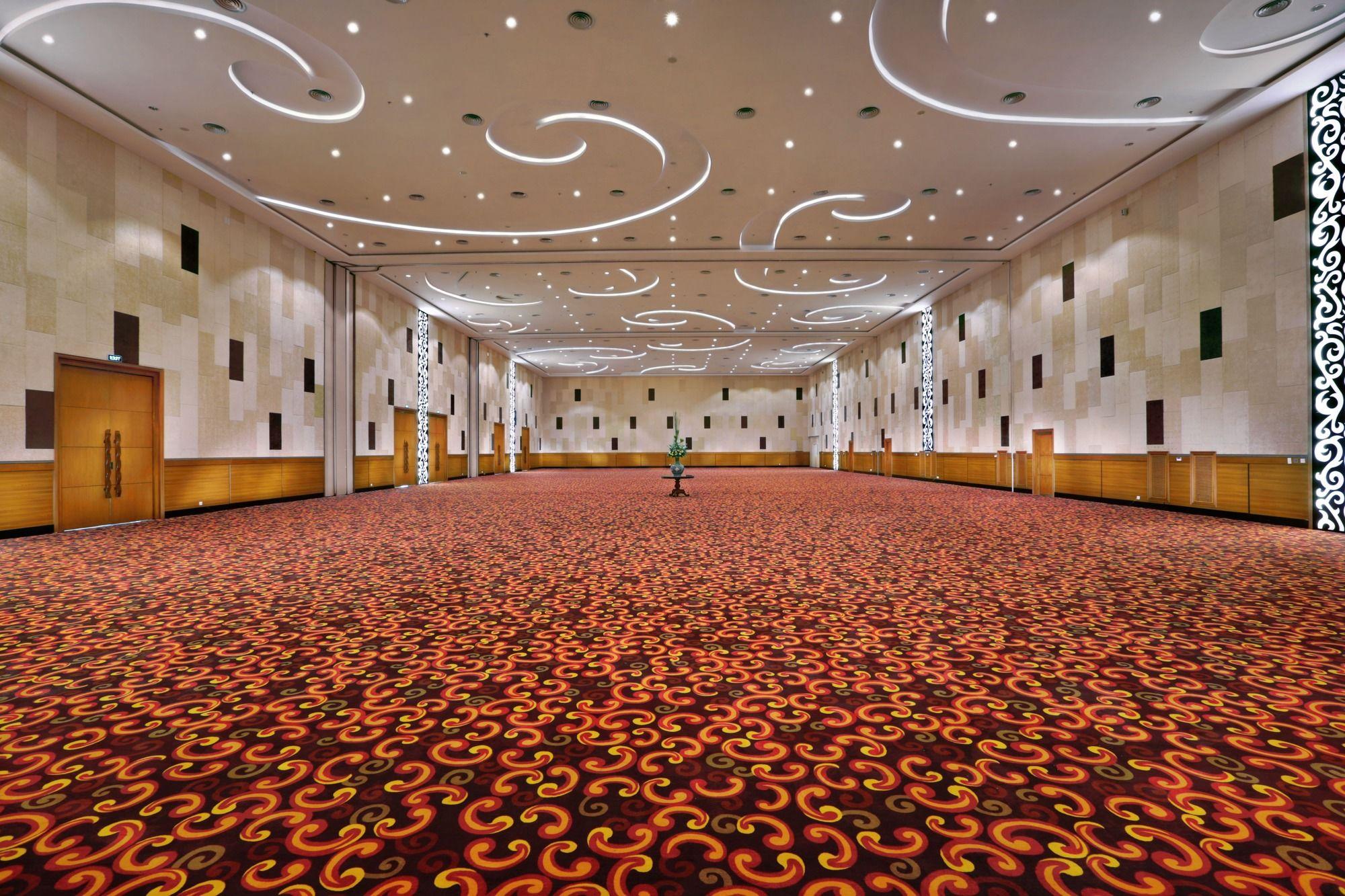 The Alana Yogyakarta Hotel And Convention Center Слеман Екстериор снимка
