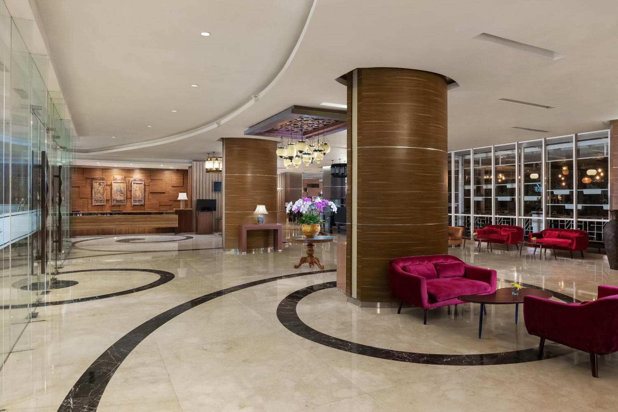 The Alana Yogyakarta Hotel And Convention Center Слеман Екстериор снимка