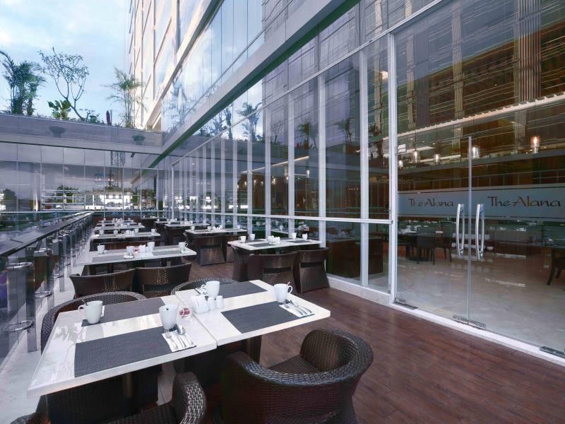 The Alana Yogyakarta Hotel And Convention Center Слеман Екстериор снимка