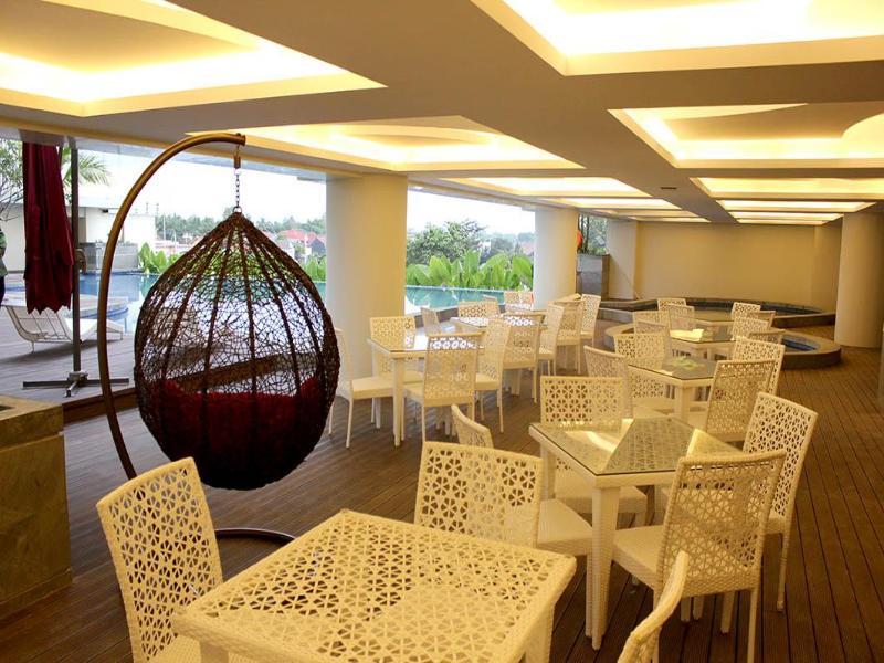The Alana Yogyakarta Hotel And Convention Center Слеман Екстериор снимка
