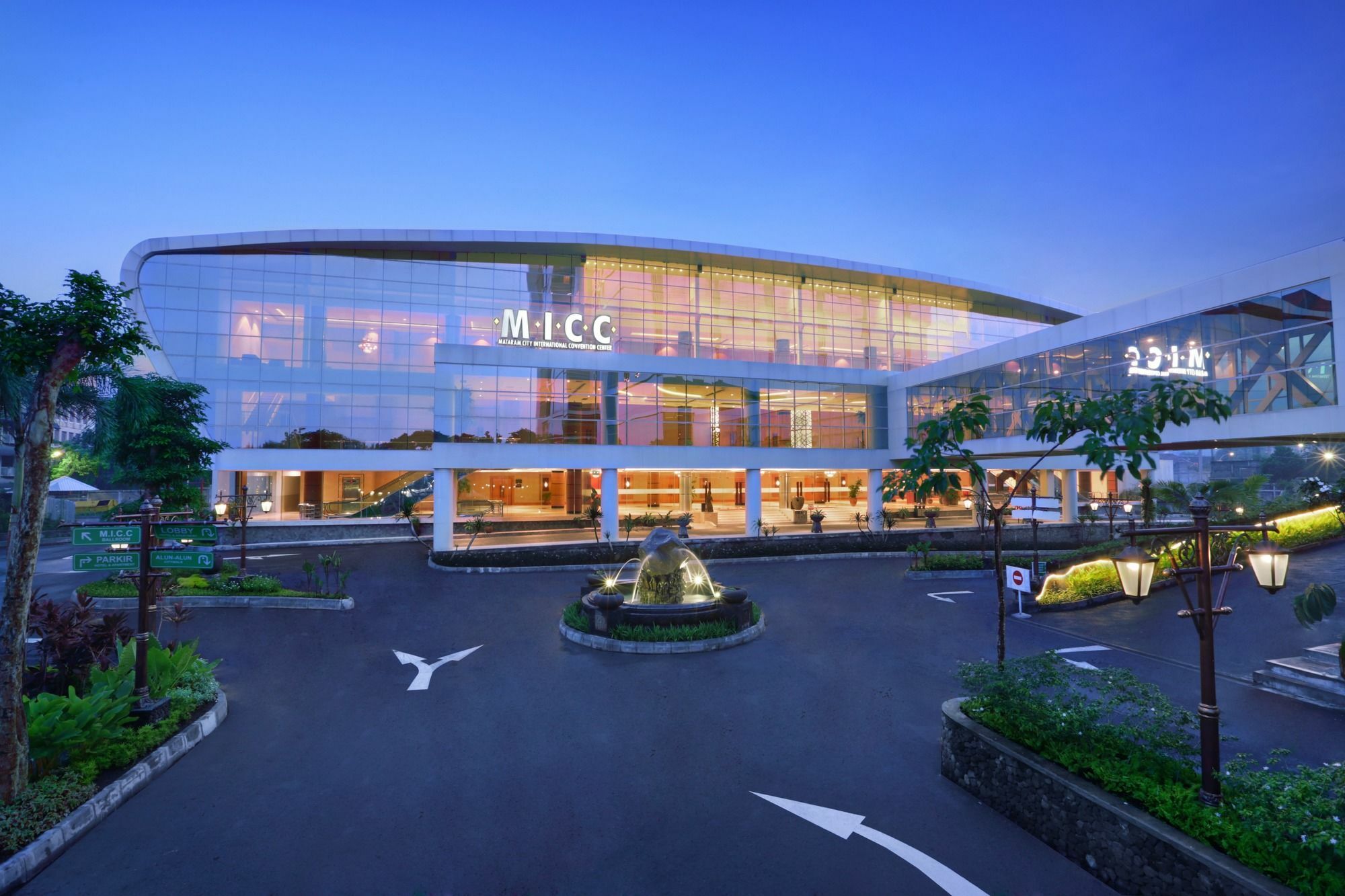 The Alana Yogyakarta Hotel And Convention Center Слеман Екстериор снимка
